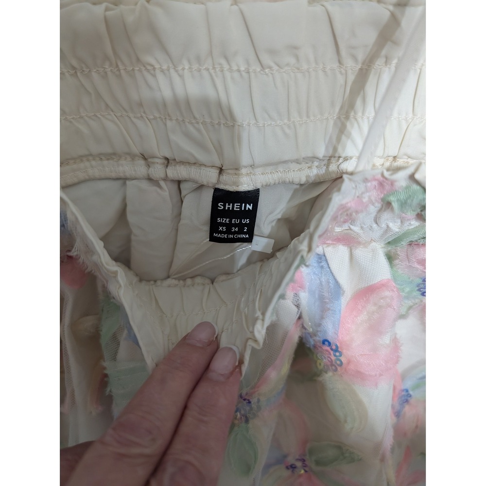 SHEIN Floral Applique Cami Top Cream Pastel Sequin Mesh 3D Flower XS NEW - Picture 2 of 4